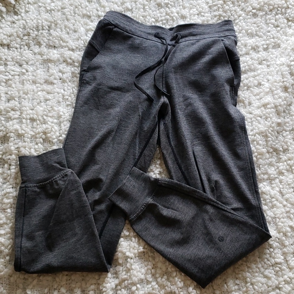 Lululemon women's charcoal gray jogger size 4